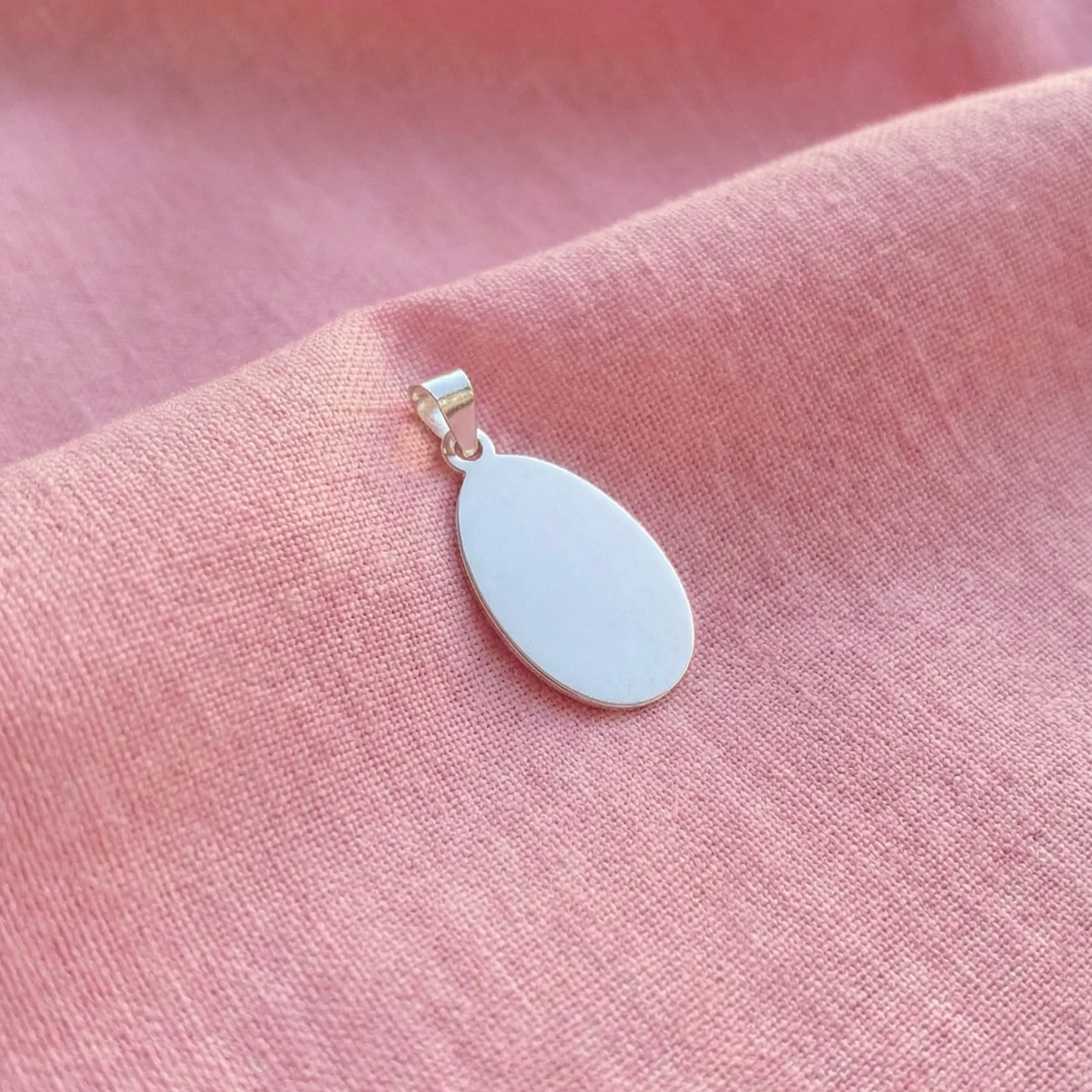 Collar fotograbado con medalla ovalada de 21 mm. Plata 925 (Pequeña)